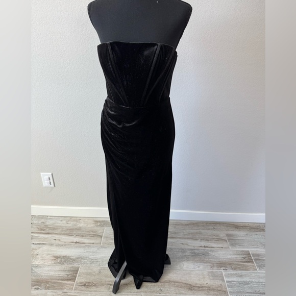 Azazie Larisa Velvet Dress Size 8/Medium Black Long Dress - Picture 8 of 16
